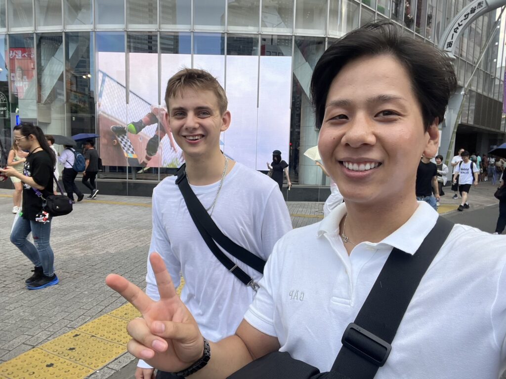 渋谷スクランブル交差点をガイド